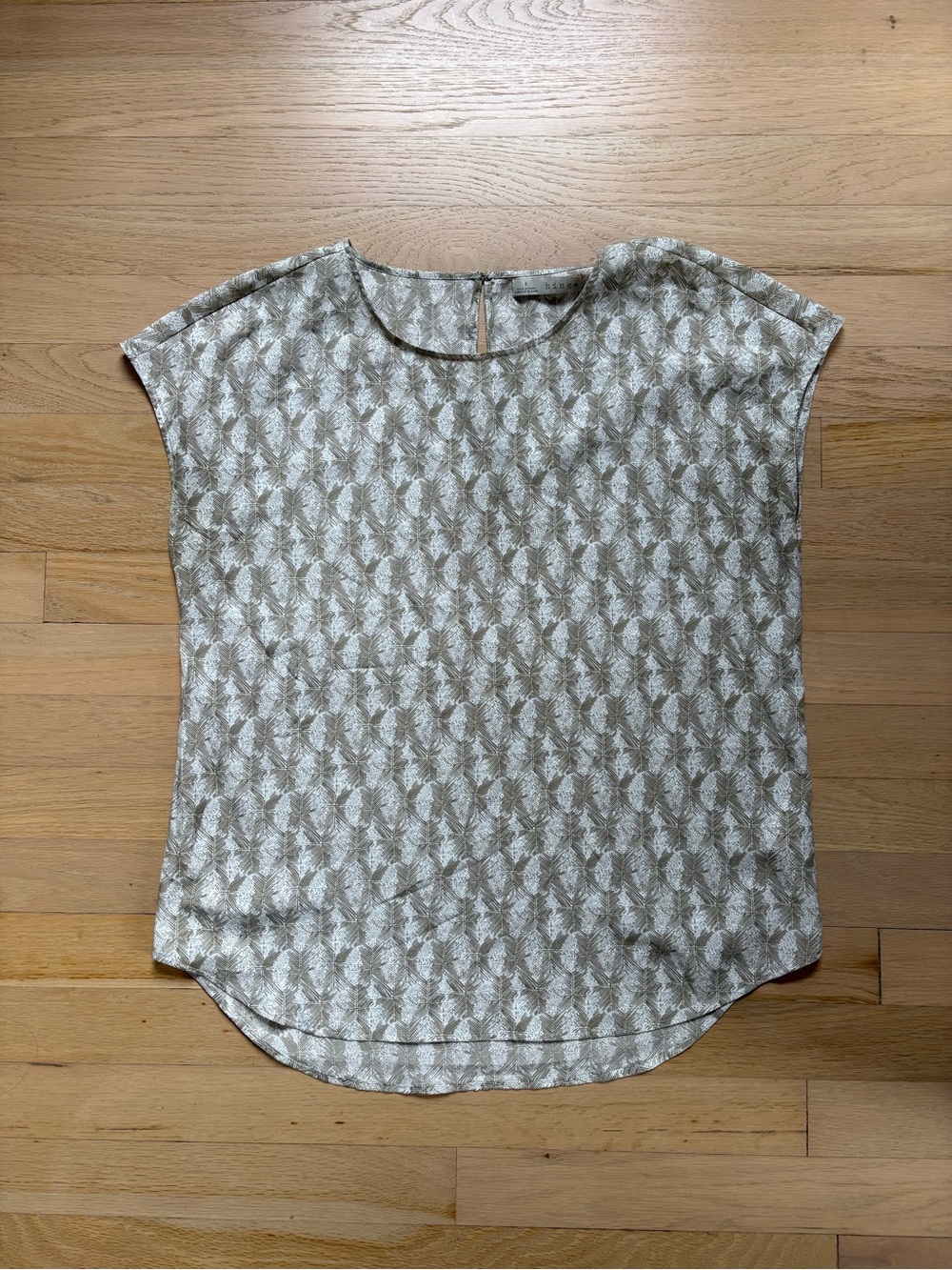 Hinge Women’s Short Sleeve Printed - Beige Pattern Top Small